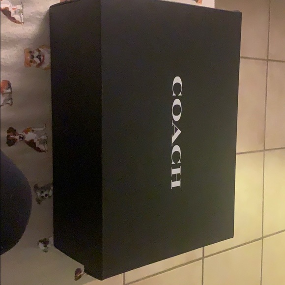 Box 📦 Coach - Picture 1 of 2
